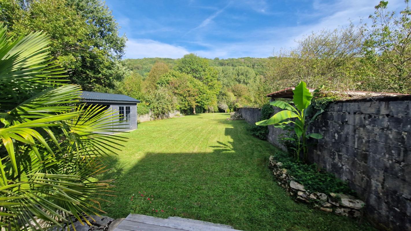 CHAVANNES-SUR-SURAN Maison  rénovée de caractères en pierres 5