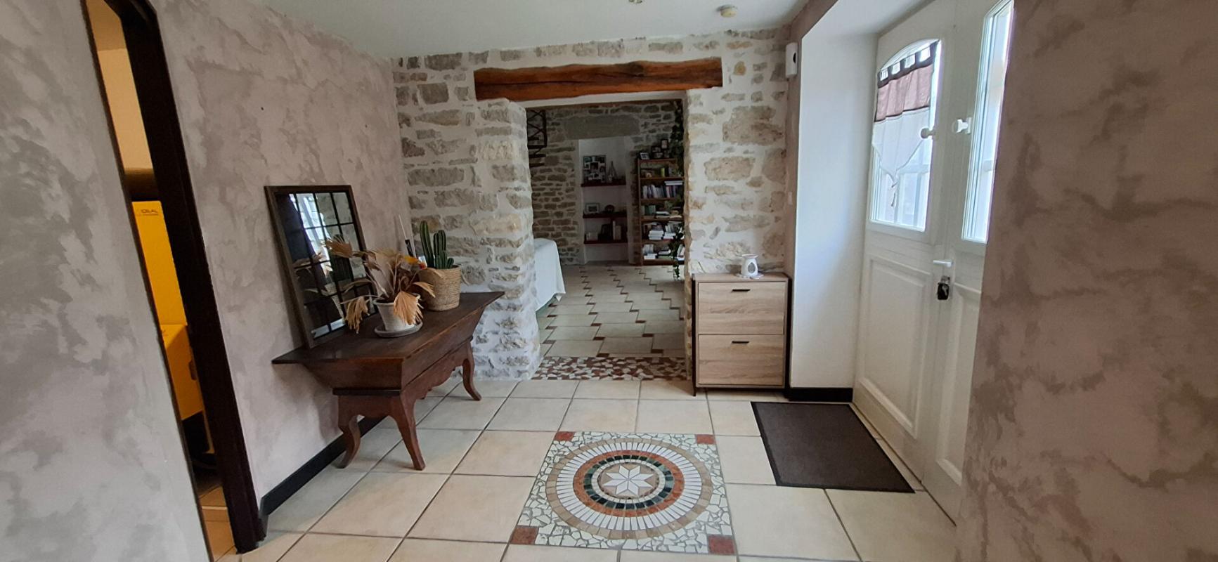 CHAVANNES-SUR-SURAN Maison  rénovée de caractères en pierres 6
