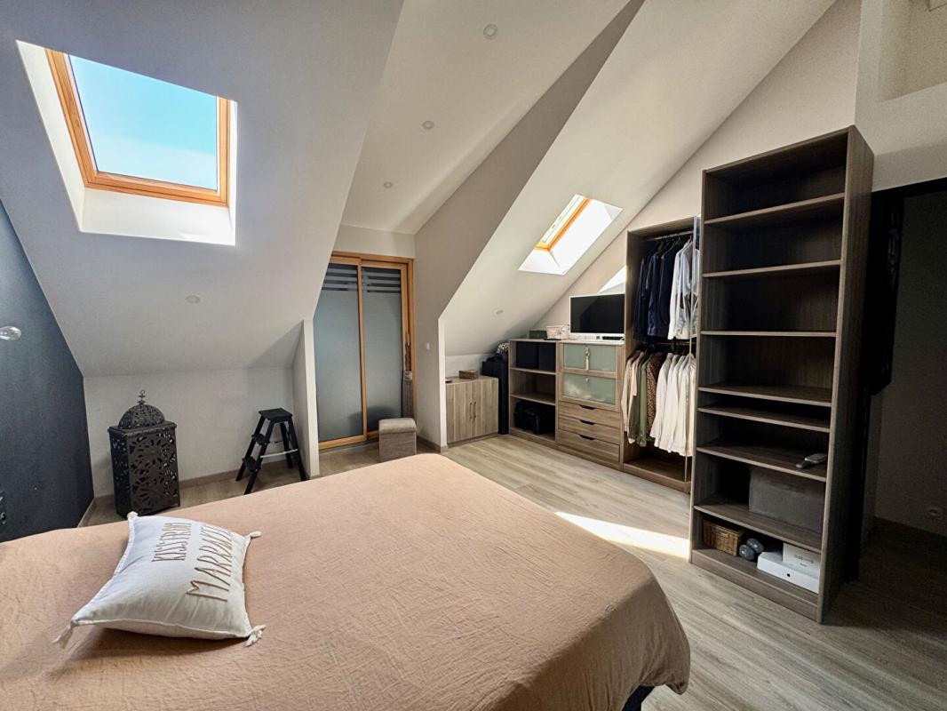 AMIENS Maison moderne ,125m2, 3 chambres , cour, garage  Quartier HENRIVILLE AMIENS 13