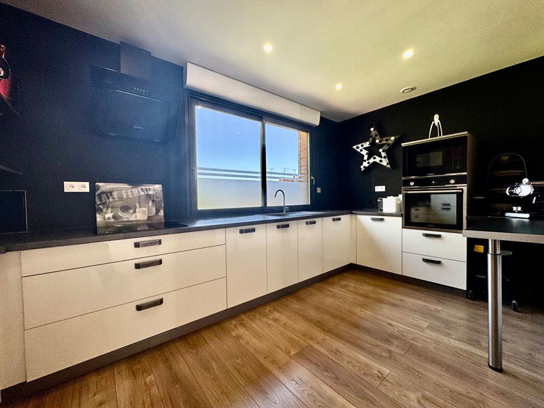 AMIENS Maison moderne ,125m2, 3 chambres , cour, garage  Quartier HENRIVILLE AMIENS 6