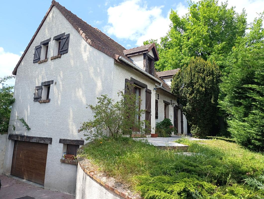 LIMEIL-BREVANNES Maison familiale de 8 pièces avec sous sol total ET piscine  chauffée 1