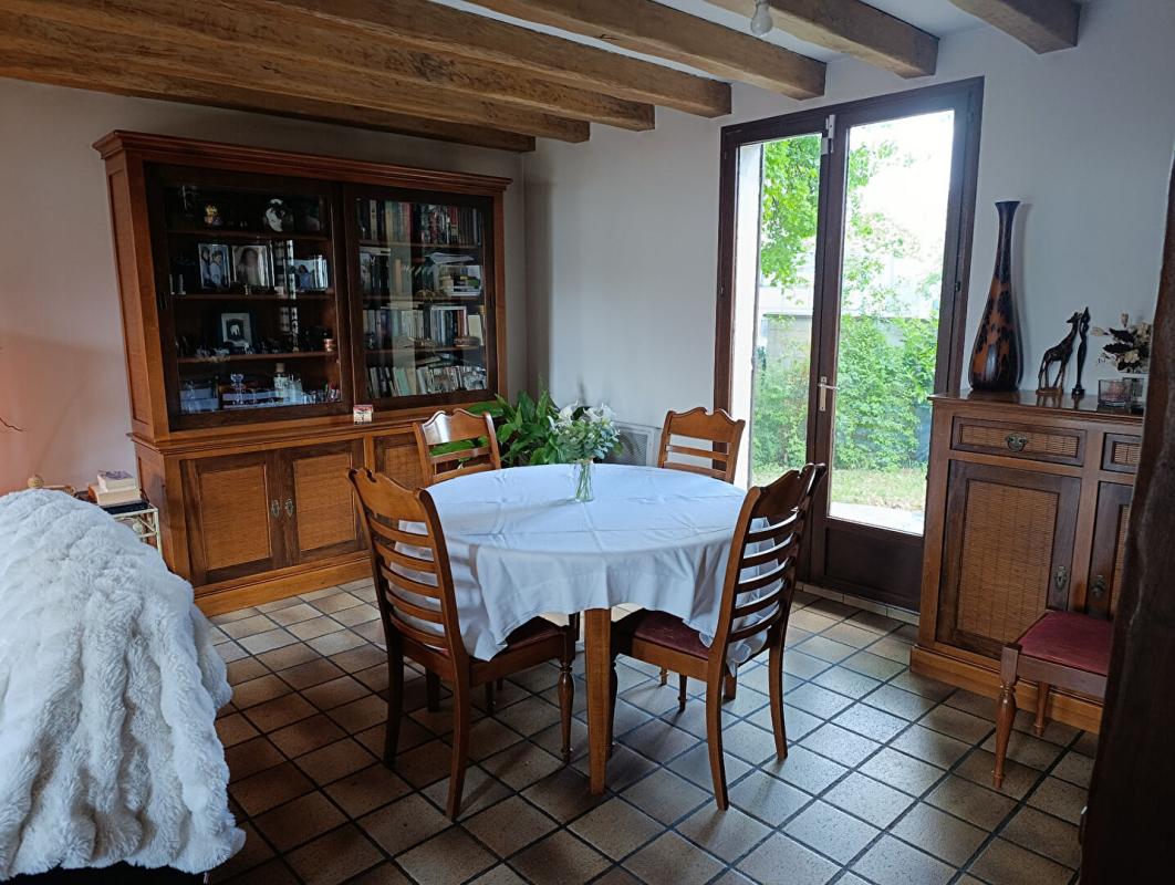 LIMEIL-BREVANNES Maison familiale de 8 pièces avec sous sol total ET piscine  chauffée 10