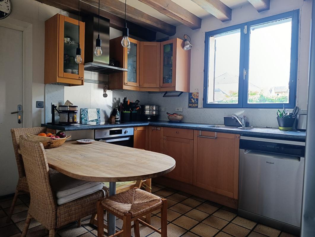 LIMEIL-BREVANNES Maison familiale de 8 pièces avec sous sol total ET piscine  chauffée 12