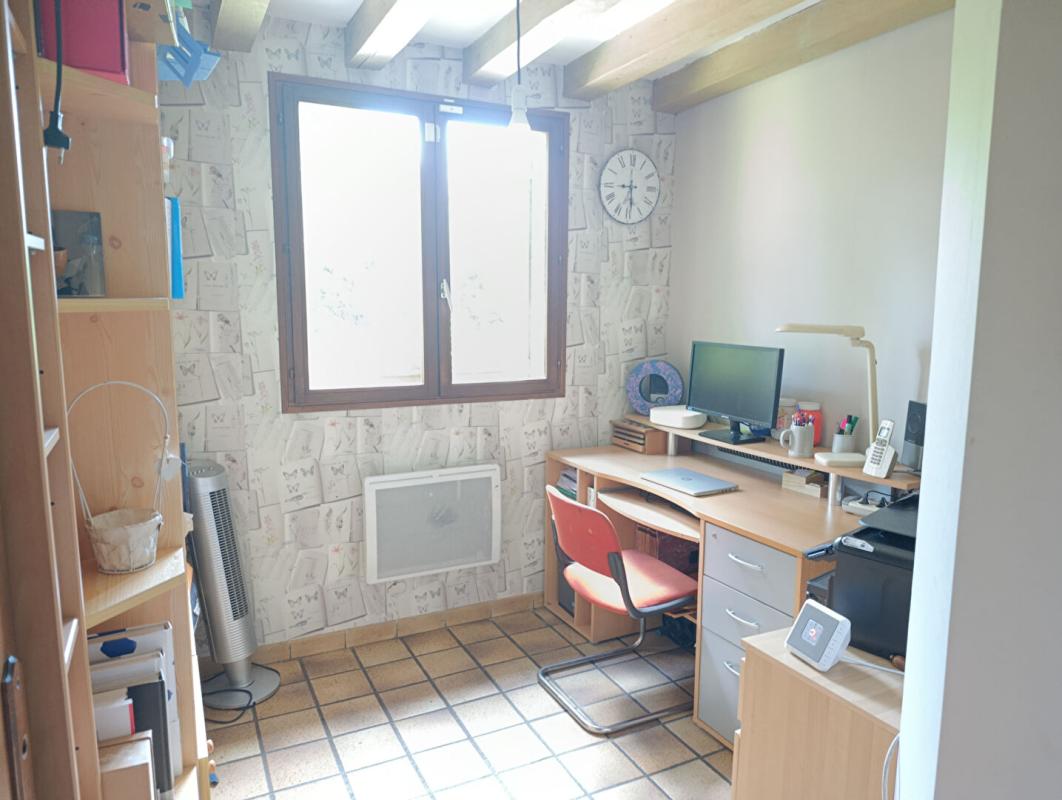 LIMEIL-BREVANNES Maison familiale de 8 pièces avec sous sol total ET piscine  chauffée 15