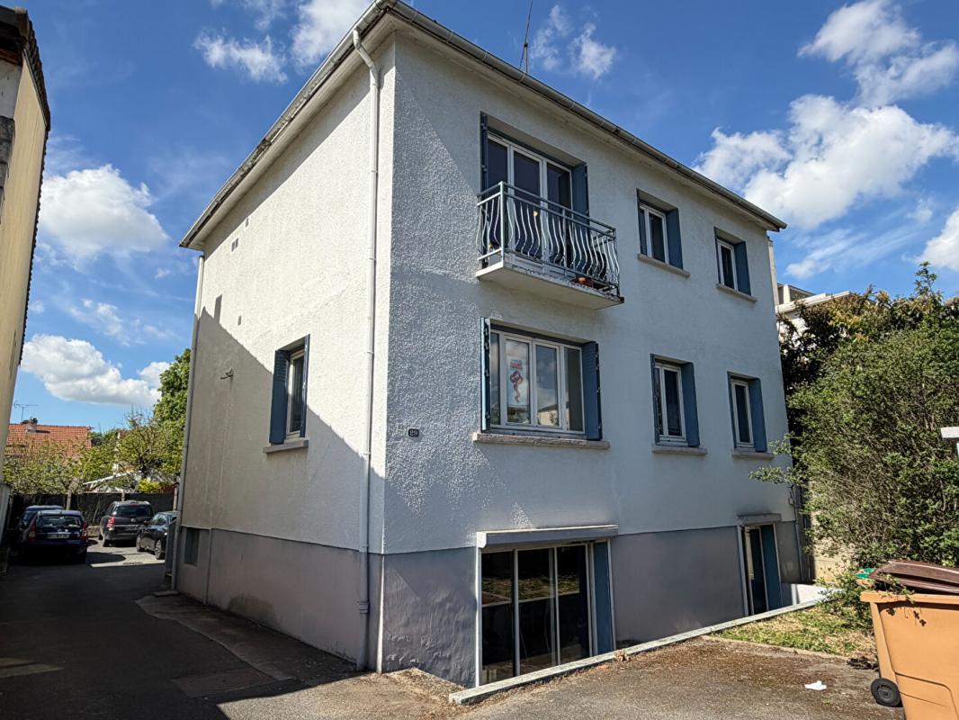 VITRY-SUR-SEINE Maison  10 pièce(s) 207.41 m2 1