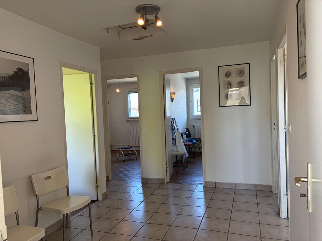 VITRY-SUR-SEINE Maison  10 pièce(s) 207.41 m2 10