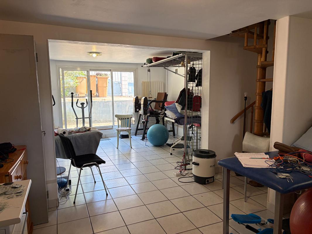 VITRY-SUR-SEINE Maison  10 pièce(s) 207.41 m2 12