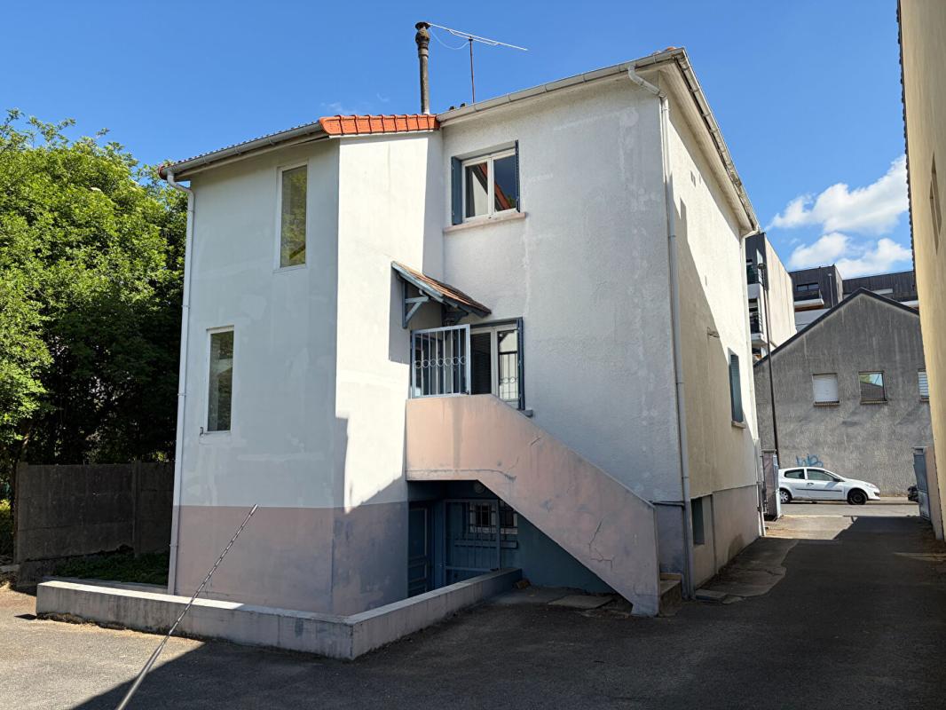 VITRY-SUR-SEINE Maison  10 pièce(s) 207.41 m2 13