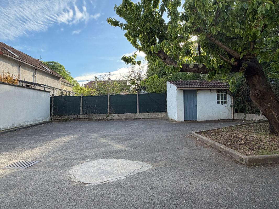 VITRY-SUR-SEINE Maison  10 pièce(s) 207.41 m2 16