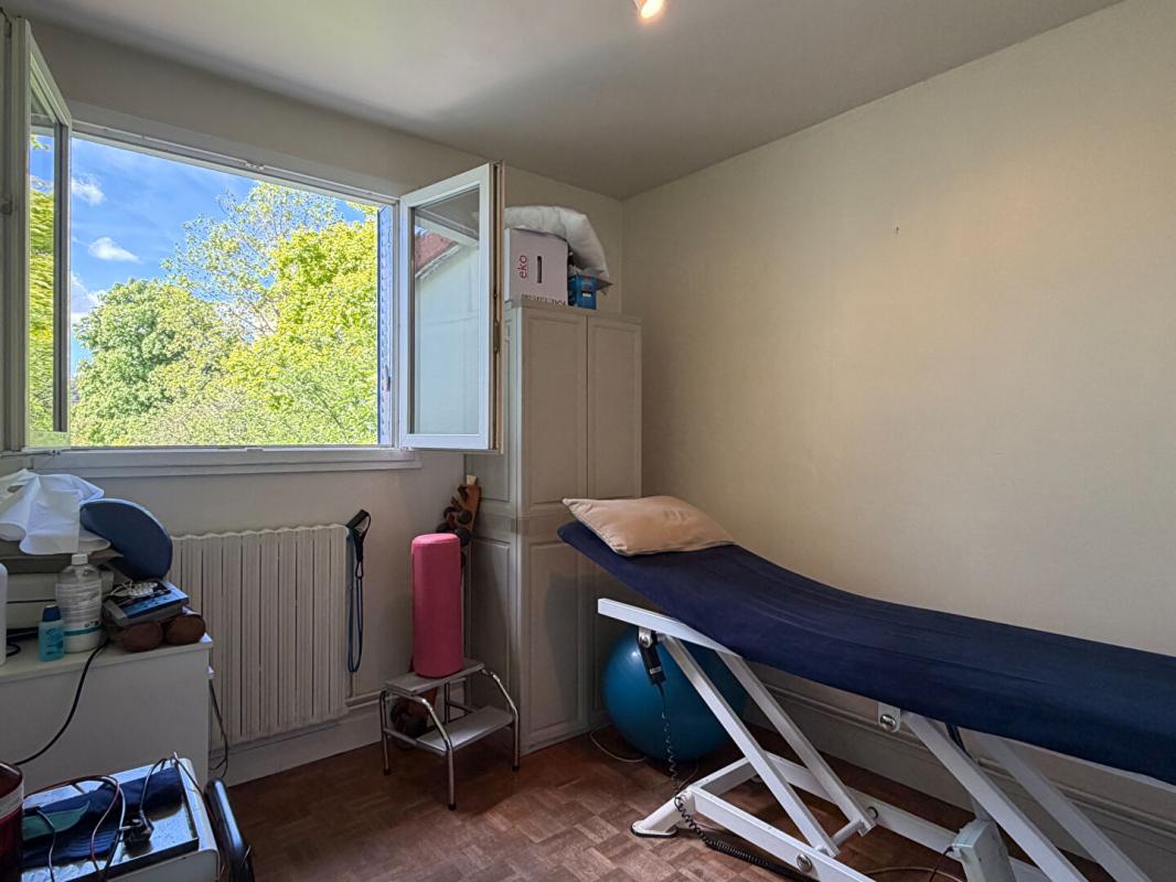 VITRY-SUR-SEINE Maison  10 pièce(s) 207.41 m2 4