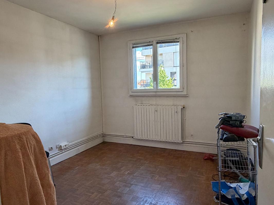 VITRY-SUR-SEINE Maison  10 pièce(s) 207.41 m2 5