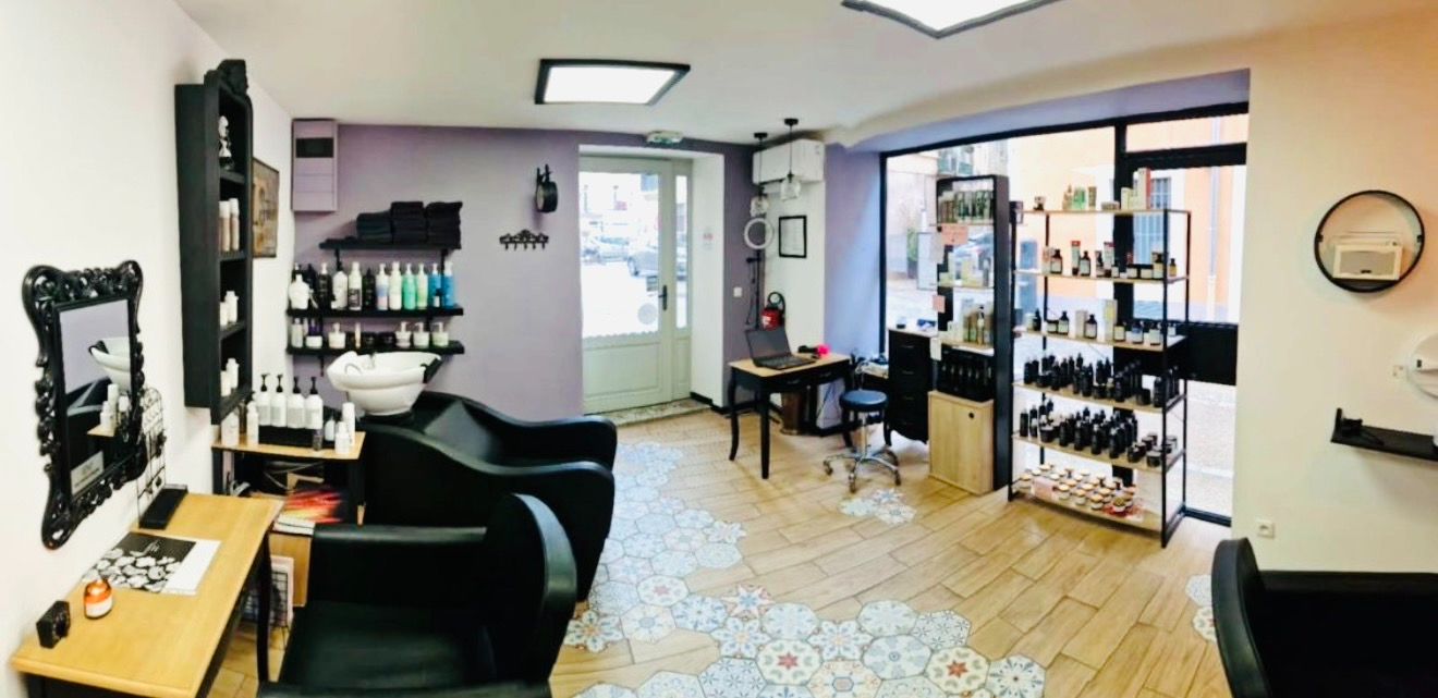 MONTAGNAC Appartement T3 + Murs commerciaux en rez -de-chaussée 100 m2 1