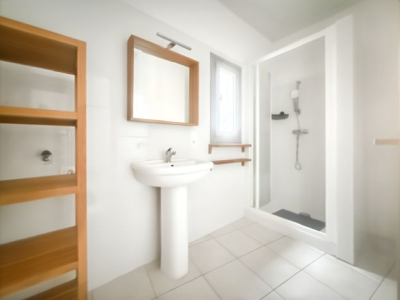 MONTAGNAC Appartement T3 + Murs commerciaux en rez -de-chaussée 100 m2 4