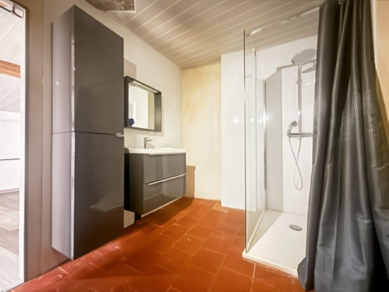 MONTAGNAC Appartement T3 + Murs commerciaux en rez -de-chaussée 100 m2 6