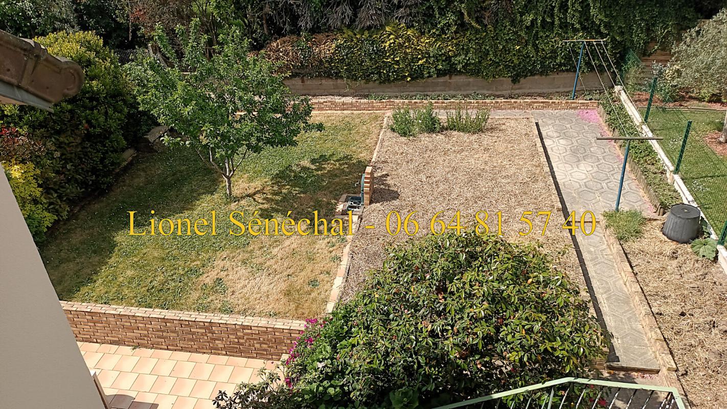 LE MANS Maison lumineuse et peu énergivore de 10 pièces de plus de 140 m2 habitables à Le Mans quartier Maillets /  Jardin des plantes 15