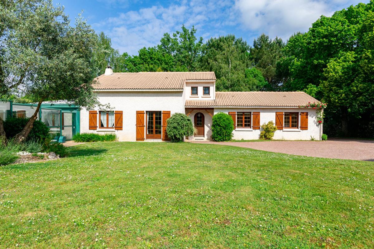 BASSE-GOULAINE Maison 6 pièces 170m2 avec piscine chauffée 18
