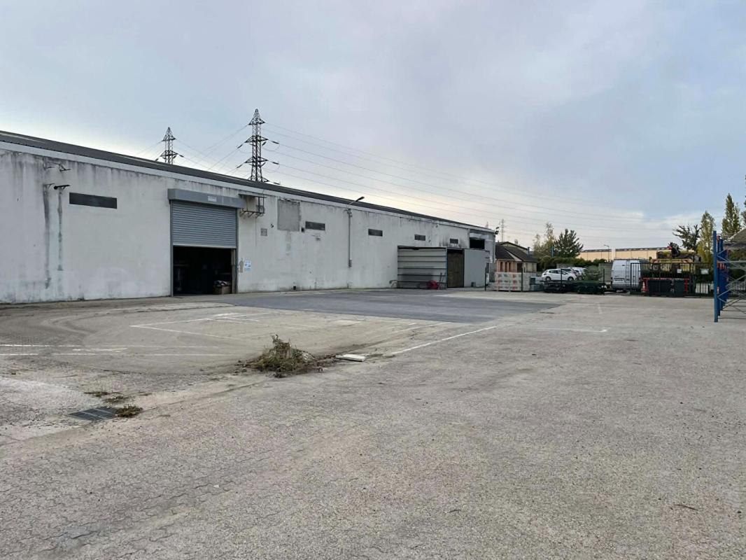PONTPOINT PONTPOINT - Entrepôt + Terrain Accès PL + bureau 2