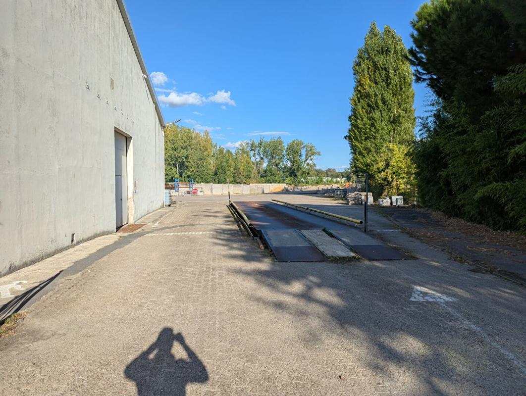 PONTPOINT PONTPOINT - Entrepôt + Terrain Accès PL + bureau 5