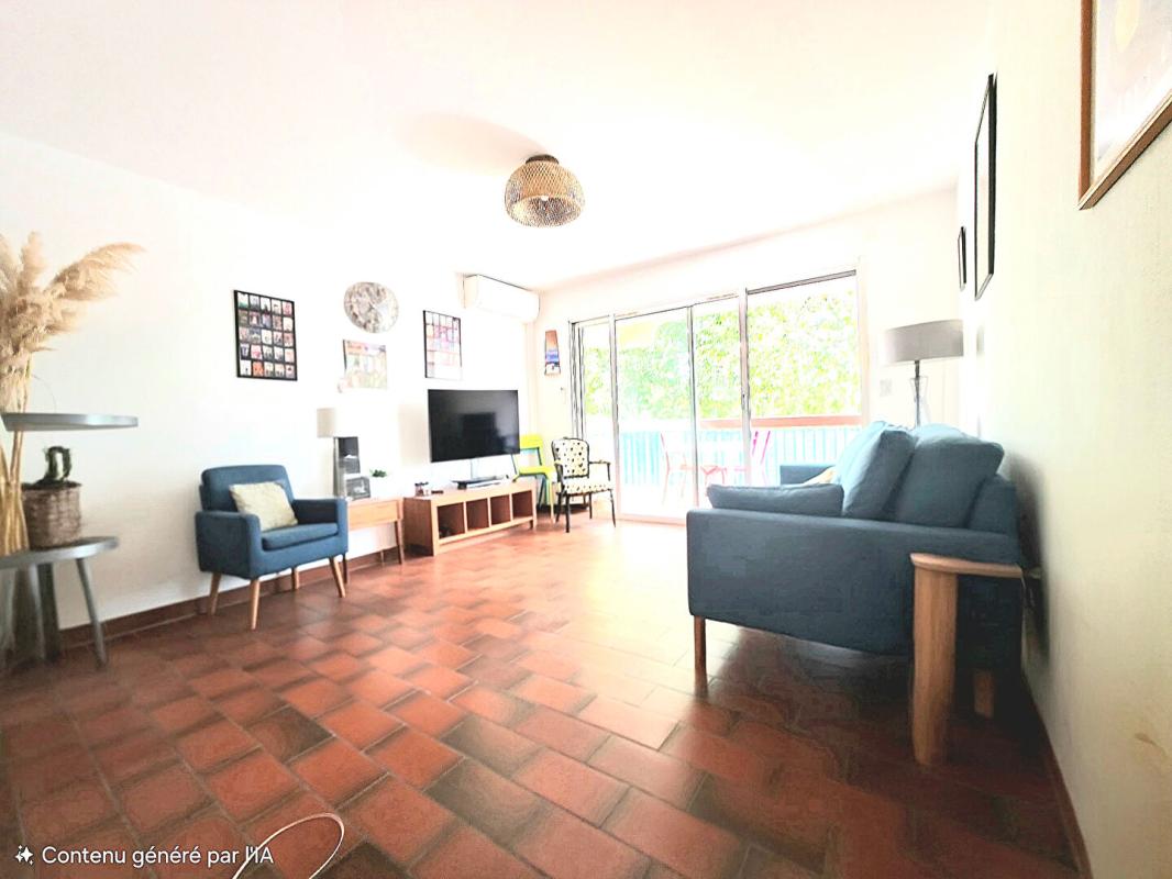 LE LAVANDOU Appartement Le Lavandou 2 pièce(s) 40 m2 ET TERRASSE 2