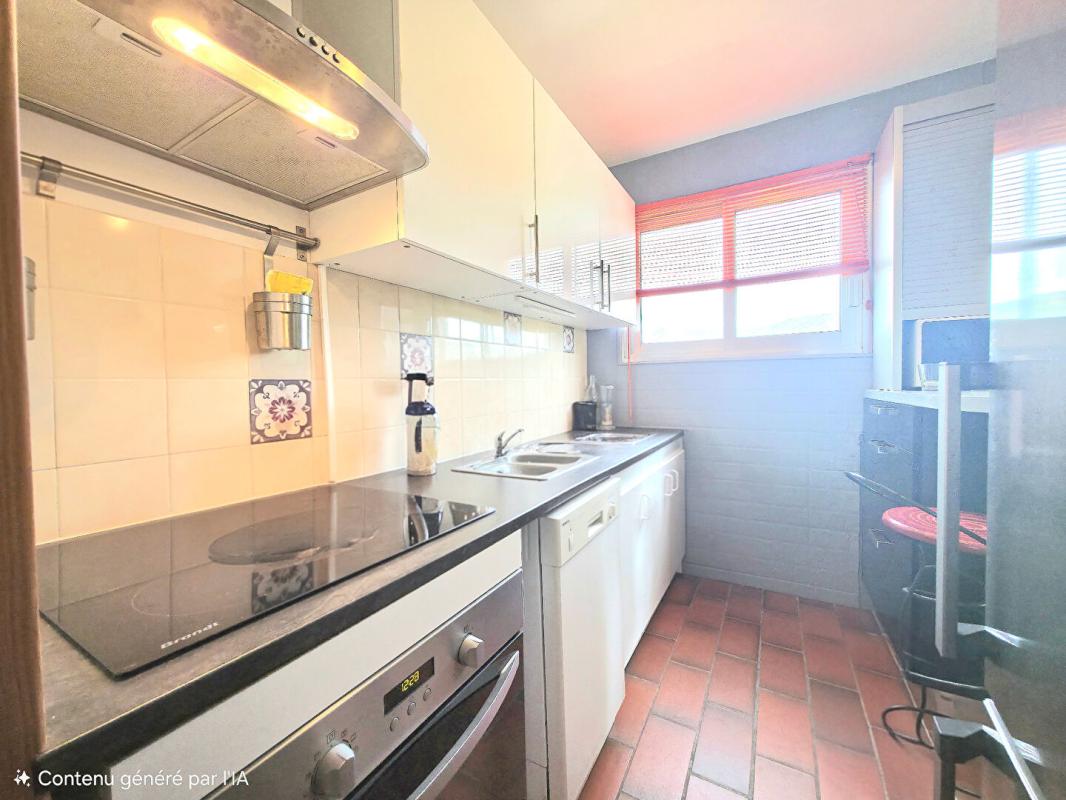 LE LAVANDOU Appartement Le Lavandou 2 pièce(s) 40 m2 ET TERRASSE 3