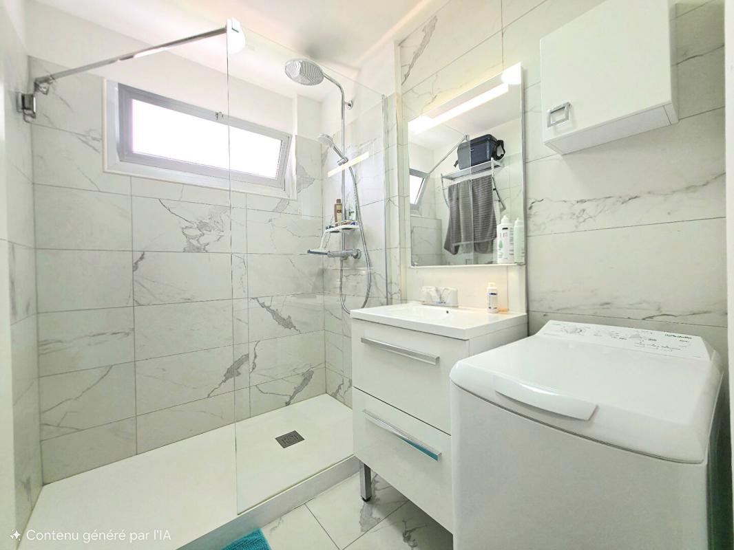 LE LAVANDOU Appartement Le Lavandou 2 pièce(s) 40 m2 ET TERRASSE 6