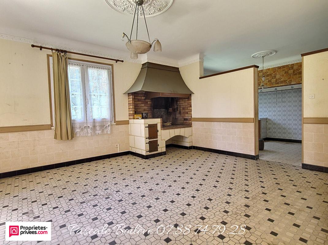 VERNANTES Maison avec diverses dépendances et appartement - VERNANTES (49390) 7