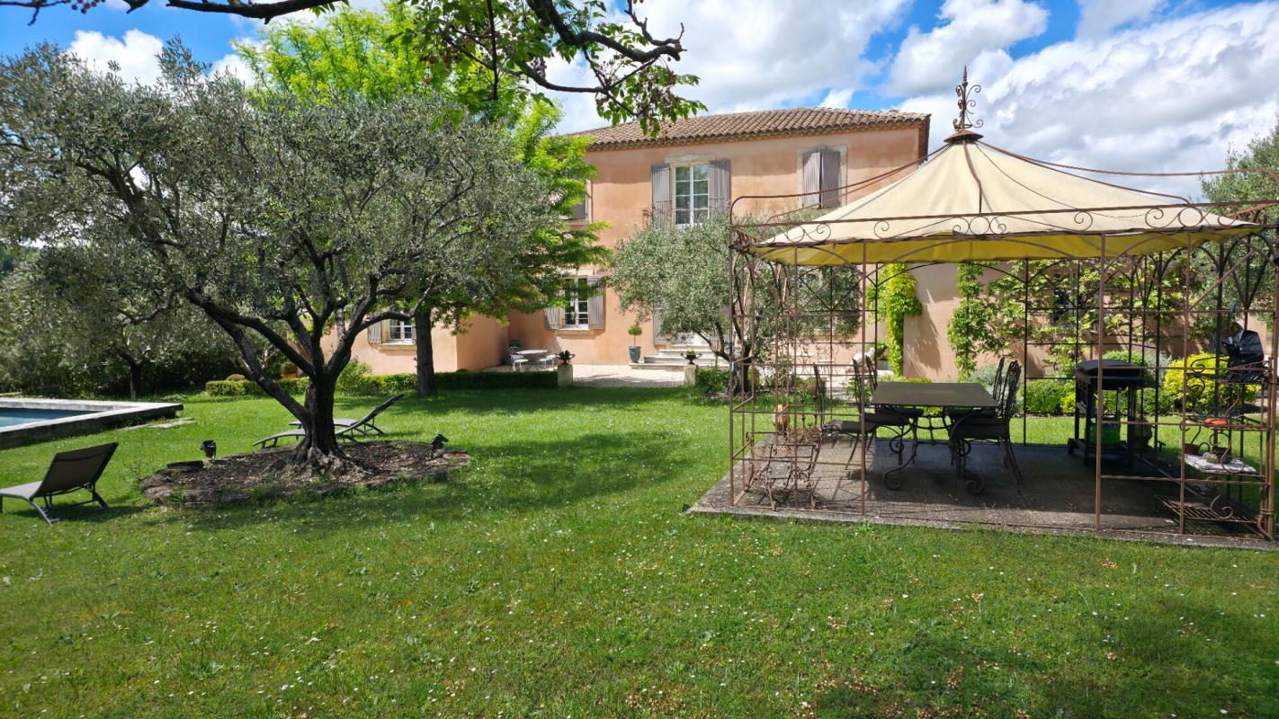 MALAUCENE EXCLUSIVITE. 84340, MALAUCENE, A 5 mn à pied du centre-village, BASTIDE DE 8 PIECES DE 203 M² sur 1815 m² de TERRAIN clos avec Piscine 1