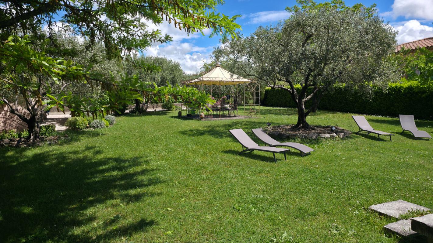 MALAUCENE EXCLUSIVITE. 84340, MALAUCENE, A 5 mn à pied du centre-village, BASTIDE DE 8 PIECES DE 203 M² sur 1815 m² de TERRAIN clos avec Piscine 10