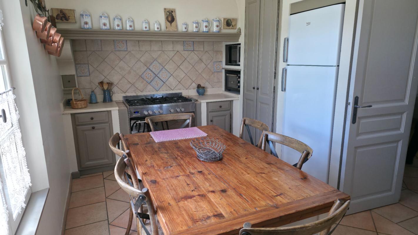 MALAUCENE EXCLUSIVITE. 84340, MALAUCENE, A 5 mn à pied du centre-village, BASTIDE DE 8 PIECES DE 203 M² sur 1815 m² de TERRAIN clos avec Piscine 14