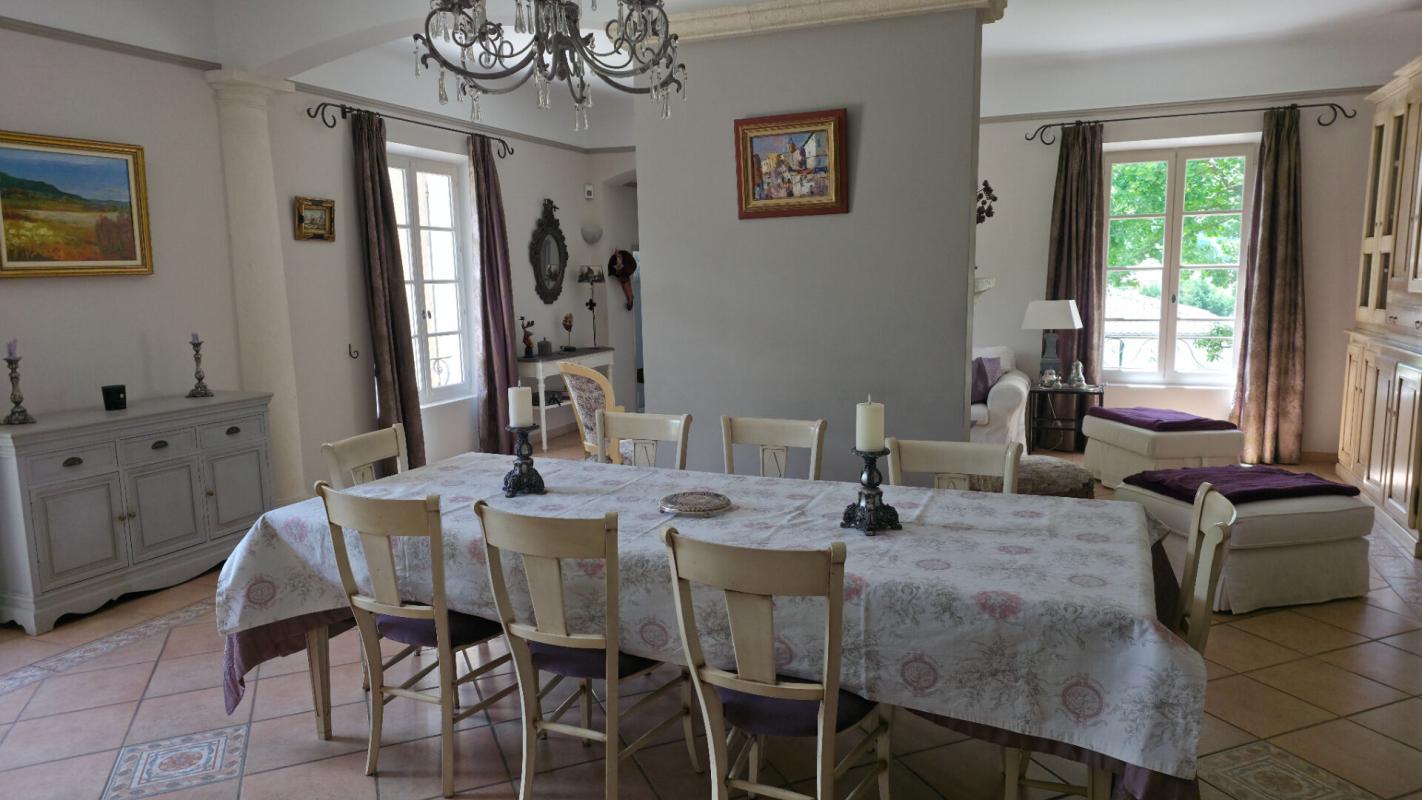 MALAUCENE EXCLUSIVITE. 84340, MALAUCENE, A 5 mn à pied du centre-village, BASTIDE DE 8 PIECES DE 203 M² sur 1815 m² de TERRAIN clos avec Piscine 15