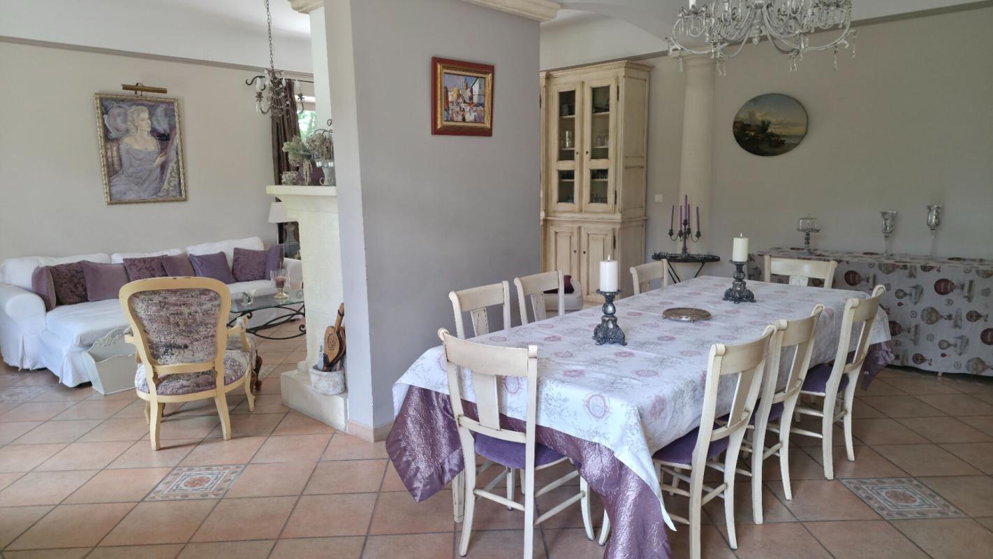 MALAUCENE EXCLUSIVITE. 84340, MALAUCENE, A 5 mn à pied du centre-village, BASTIDE DE 8 PIECES DE 203 M² sur 1815 m² de TERRAIN clos avec Piscine 16