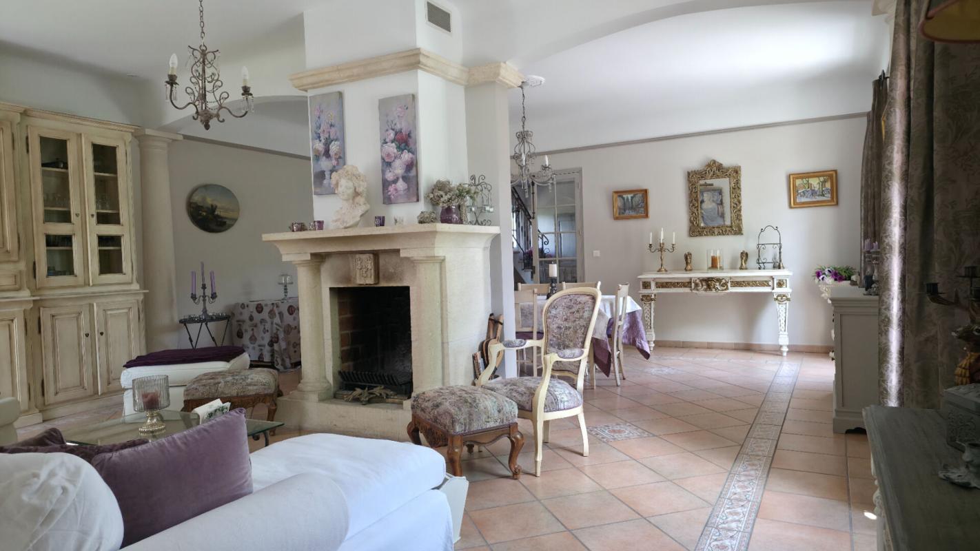 MALAUCENE EXCLUSIVITE. 84340, MALAUCENE, A 5 mn à pied du centre-village, BASTIDE DE 8 PIECES DE 203 M² sur 1815 m² de TERRAIN clos avec Piscine 17
