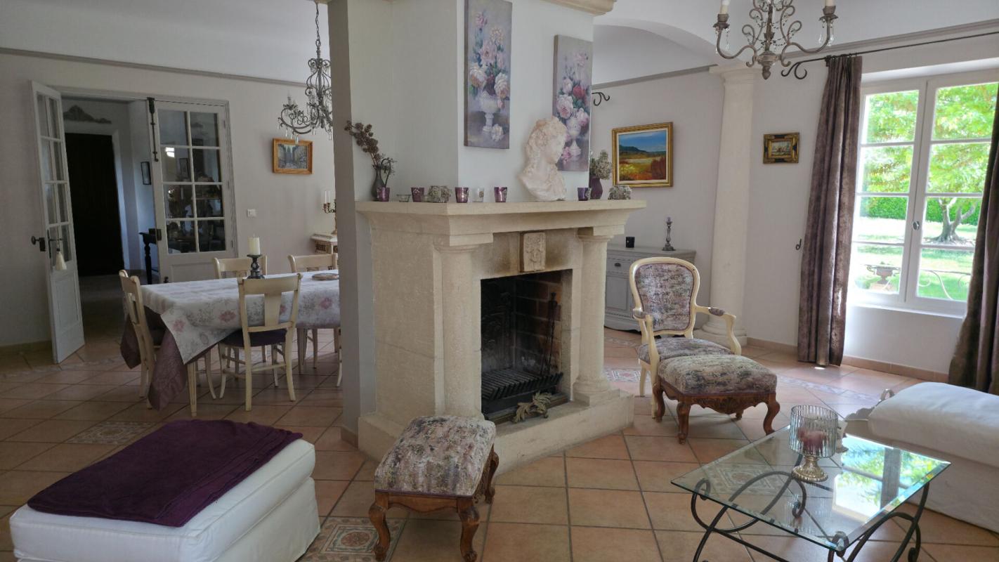 MALAUCENE EXCLUSIVITE. 84340, MALAUCENE, A 5 mn à pied du centre-village, BASTIDE DE 8 PIECES DE 203 M² sur 1815 m² de TERRAIN clos avec Piscine 18