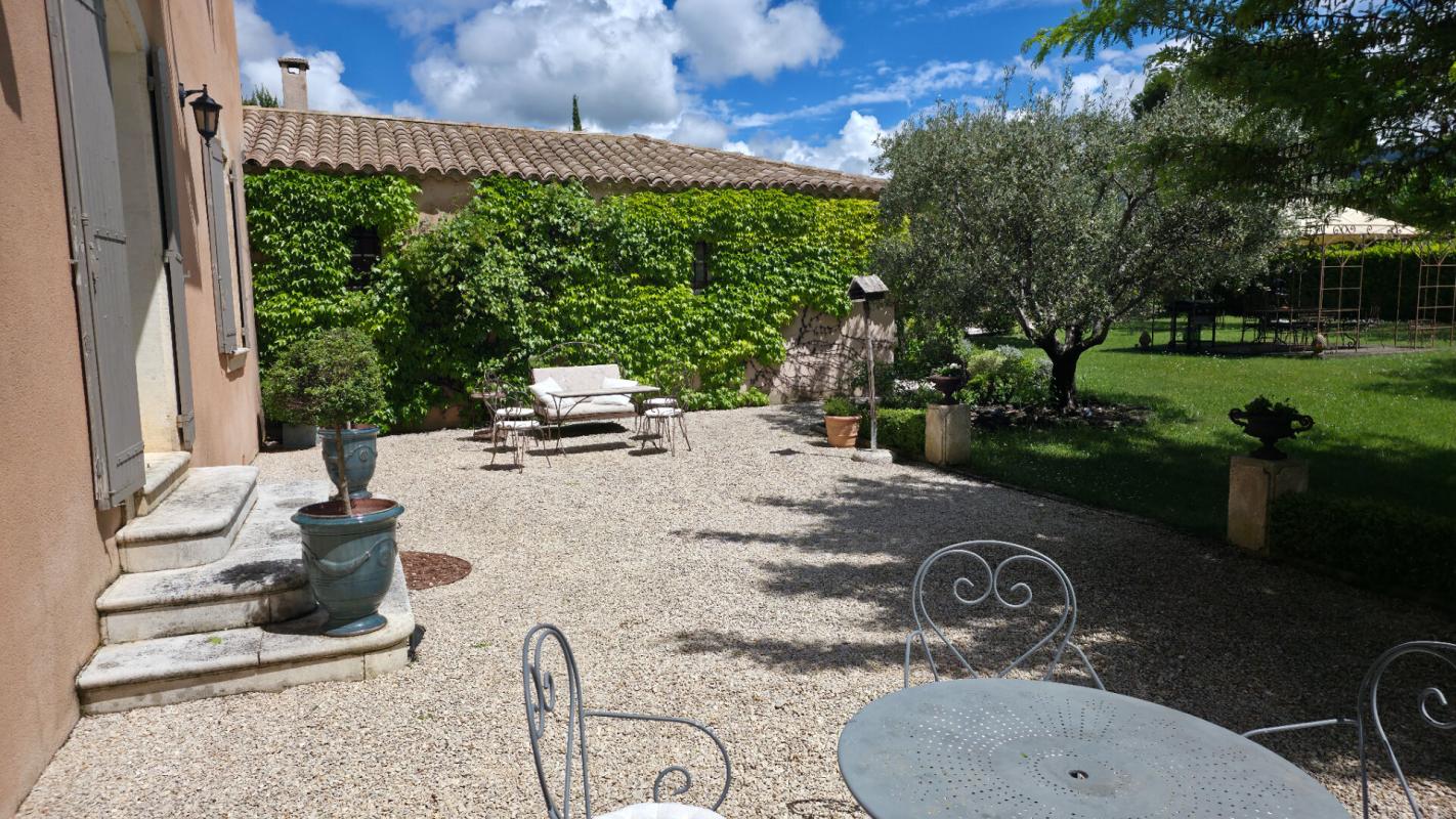 MALAUCENE EXCLUSIVITE. 84340, MALAUCENE, A 5 mn à pied du centre-village, BASTIDE DE 8 PIECES DE 203 M² sur 1815 m² de TERRAIN clos avec Piscine 3