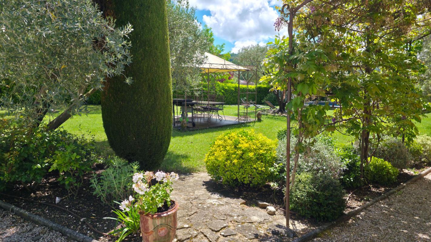 MALAUCENE EXCLUSIVITE. 84340, MALAUCENE, A 5 mn à pied du centre-village, BASTIDE DE 8 PIECES DE 203 M² sur 1815 m² de TERRAIN clos avec Piscine 4