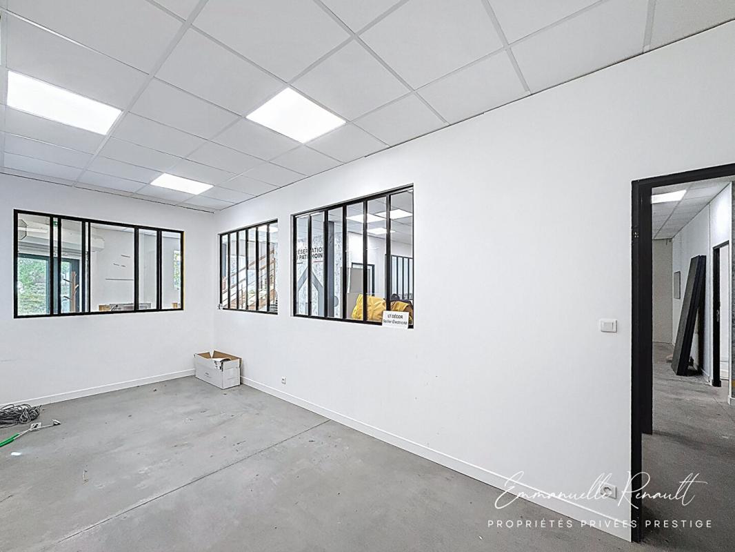 VANNES Local d'activité de 700 m² aux portes de Vannes · Fort potentiel 3