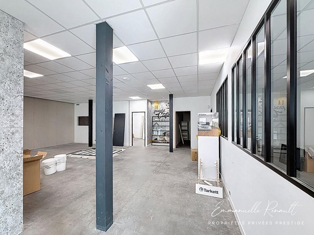 VANNES Local d'activité de 700 m² aux portes de Vannes · Fort potentiel 4