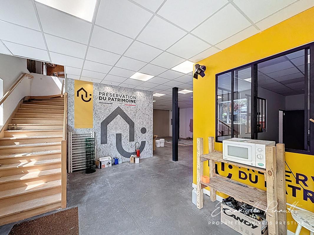 VANNES Local d'activité de 700 m² aux portes de Vannes · Fort potentiel 5
