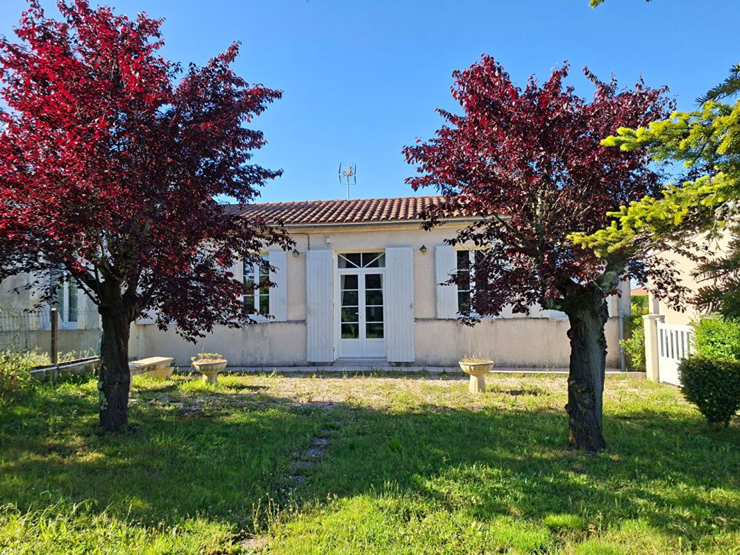SAINT-ESTEPHE jolie maison pierre typique 1