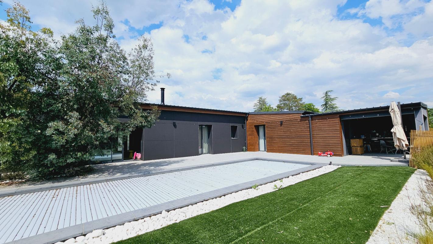 SAINT-DOULCHARD MAISON DE PLAIN PIED DE 160M² 5 PIECES PISCINE GARAGE 18