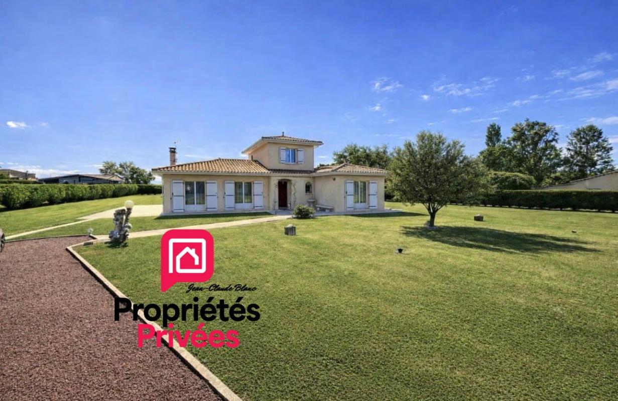 LANSAC 15 minutes de Saint-André de Cubzac- Lansac- Maison Contemporaine 1999 très bel état - 148 m2 habitables - 4 pièces ? 3 chambres - Piscine Terrasse Pool house - ? terrain de 2624 m2 ? très beau jardin ? terrain constructible 1