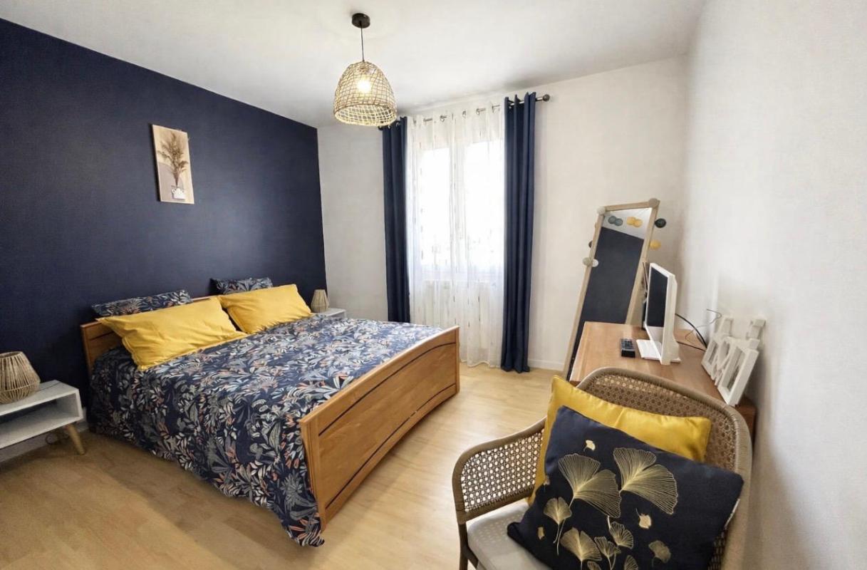 LANSAC 15 minutes de Saint-André de Cubzac- Lansac- Maison Contemporaine 1999 très bel état - 148 m2 habitables - 4 pièces ? 3 chambres - Piscine Terrasse Pool house - ? terrain de 2624 m2 ? très beau jardin ? terrain constructible 15