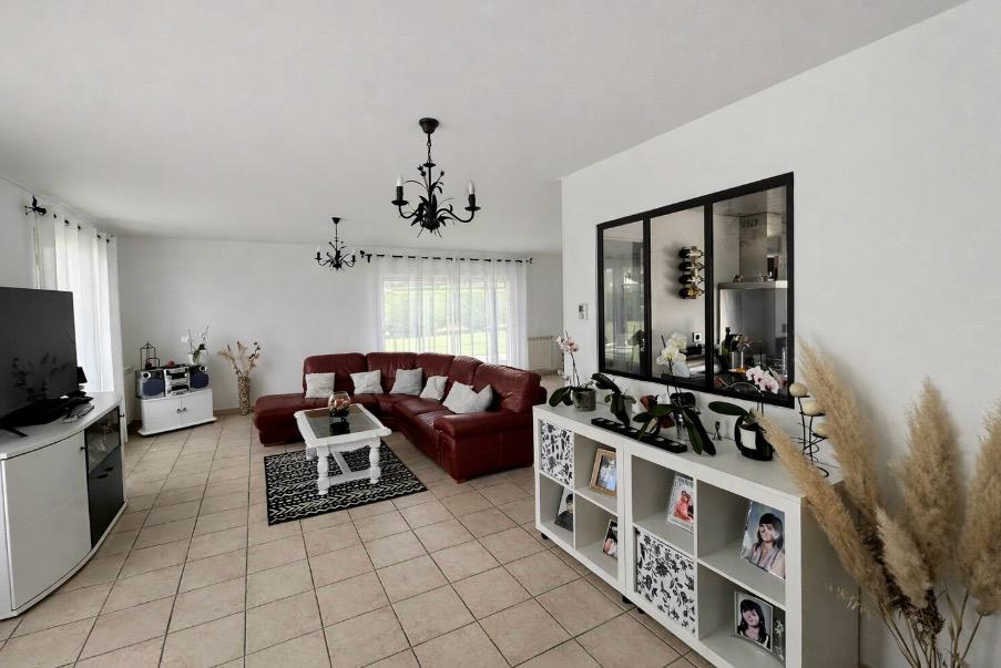 LANSAC 15 minutes de Saint-André de Cubzac- Lansac- Maison Contemporaine 1999 très bel état - 148 m2 habitables - 4 pièces ? 3 chambres - Piscine Terrasse Pool house - ? terrain de 2624 m2 ? très beau jardin ? terrain constructible 6