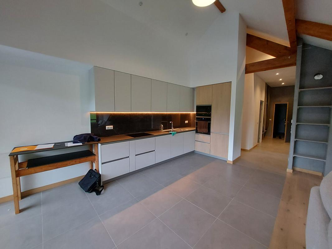 SAINT-JORIOZ St Jorioz : Appartement de standing, 108m², terrasse de 33 m²,3 chs dont une suite parentale, cellier, cave et parking privatif 6