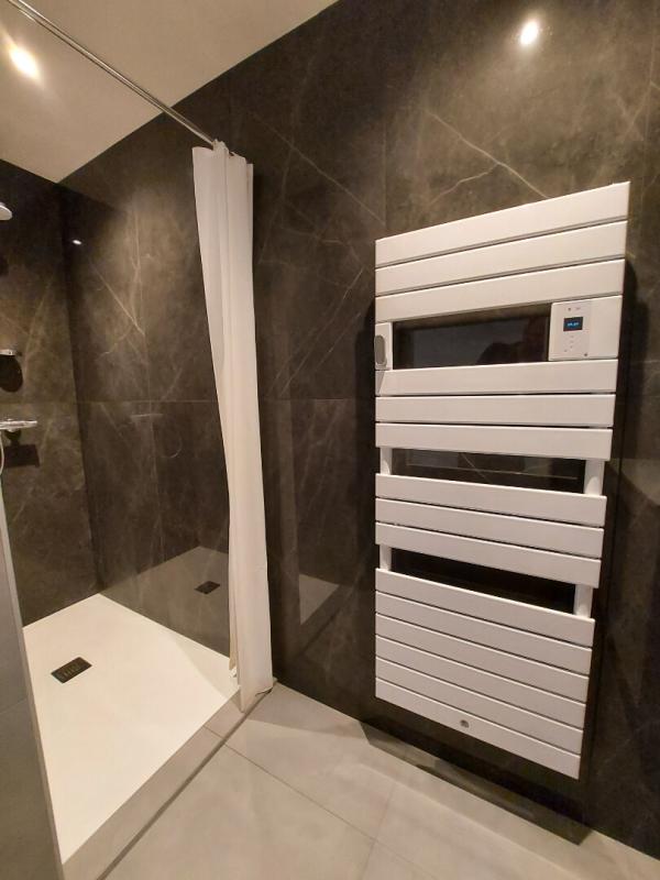 SAINT-JORIOZ St Jorioz : Appartement de standing, 108m², terrasse de 33 m²,3 chs dont une suite parentale, cellier, cave et parking privatif 8