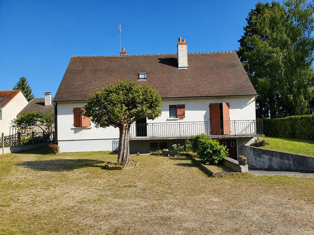 LE POINCONNET Maison individuelle 6 piéces, s/sol, garage et terrain 2660 m2 2