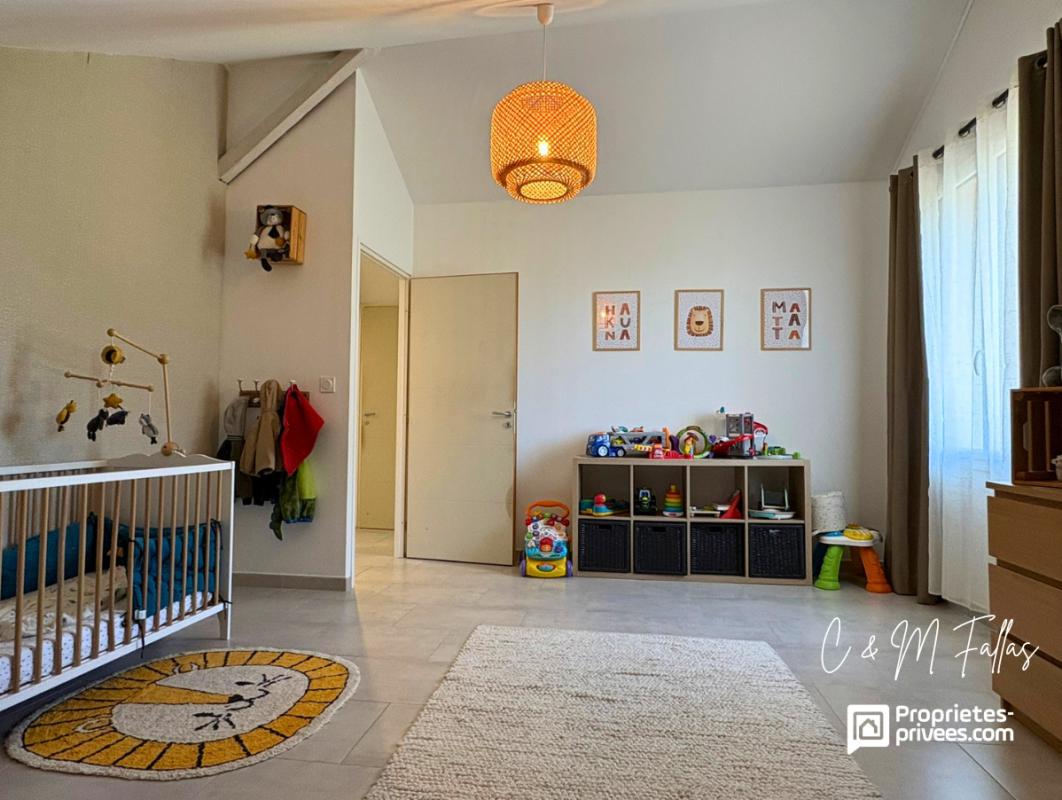 SERIGNAN-DU-COMTAT Maison familiale au centre village de Sérignan-du-Comtat 13