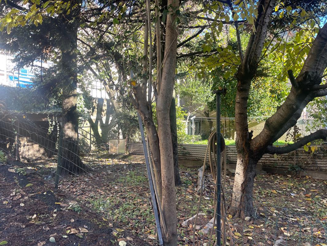 ALES A vendre maison mitoyenne 3 pièces de 65 m2 avec grand garage sur terrain de 295 m2 13