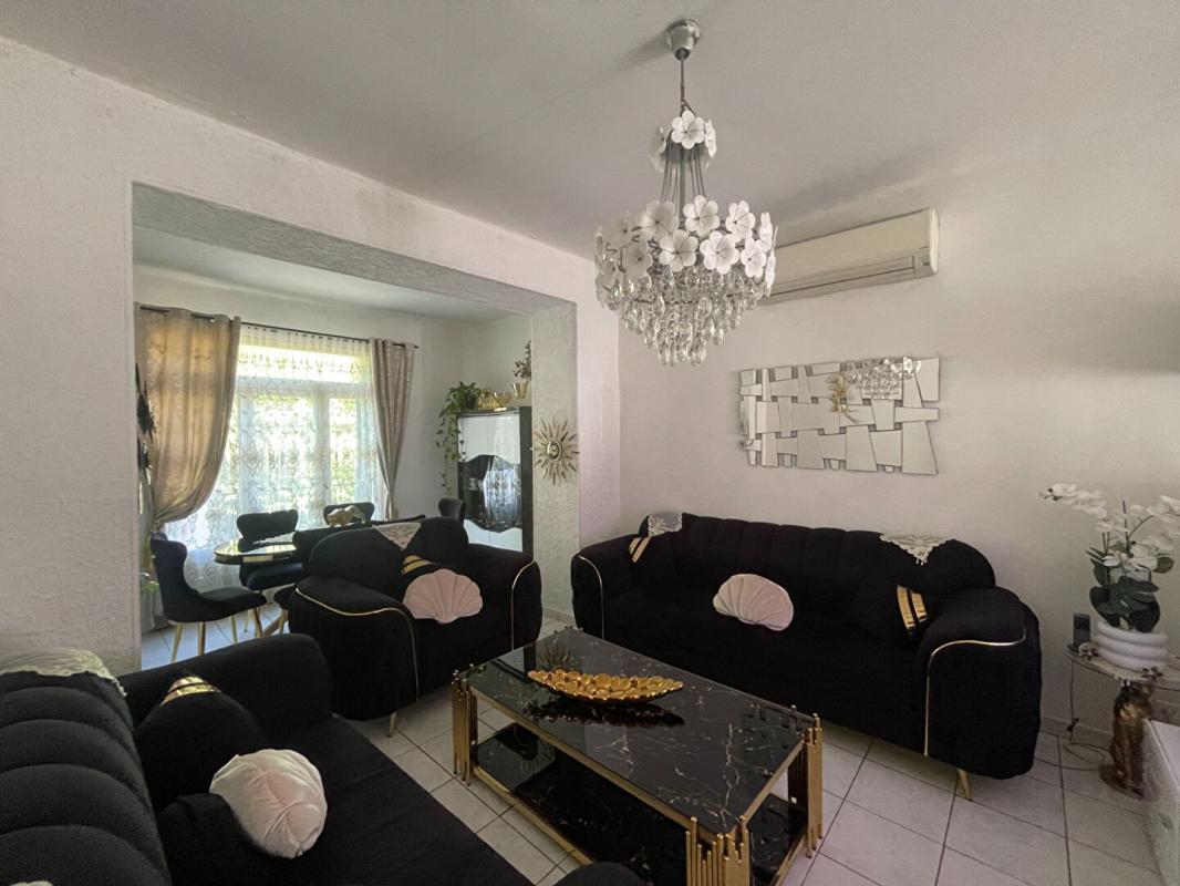 ALES A vendre maison mitoyenne 3 pièces de 65 m2 avec grand garage sur terrain de 295 m2 2