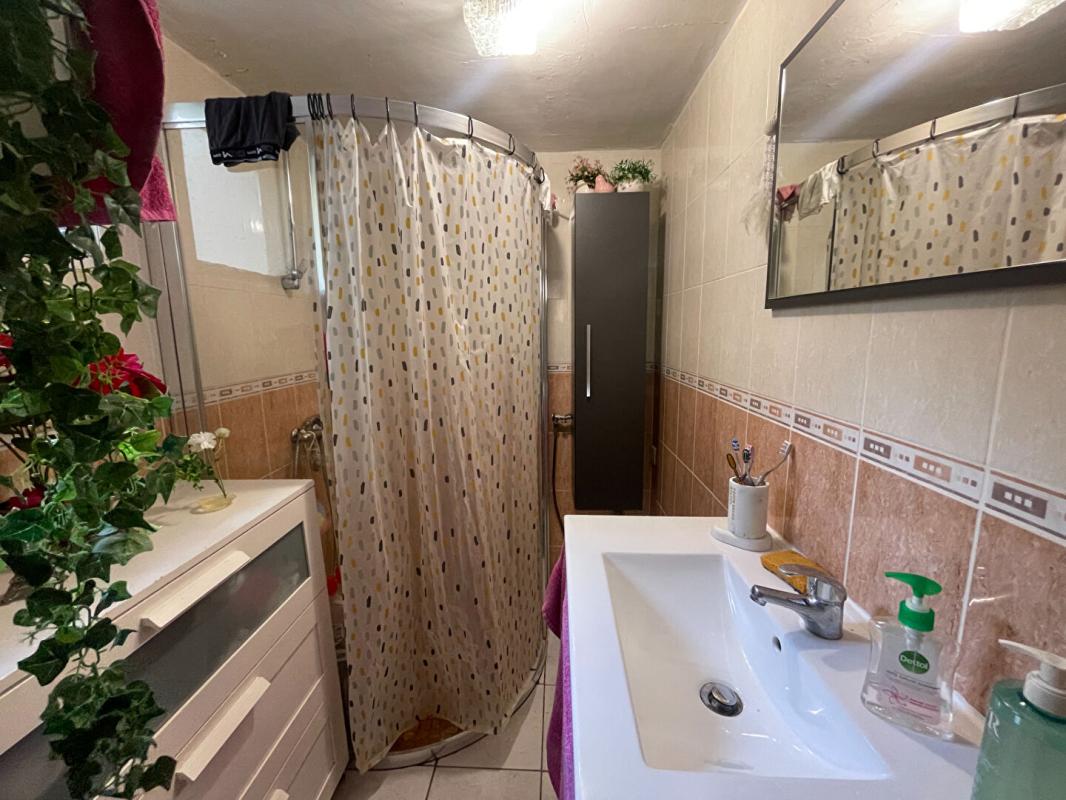 ALES A vendre maison mitoyenne 3 pièces de 65 m2 avec grand garage sur terrain de 295 m2 7